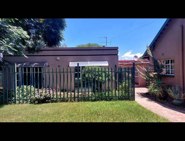 2 BEDROOM PROPERTY TO RENT IN RANDBURG CENTRAL